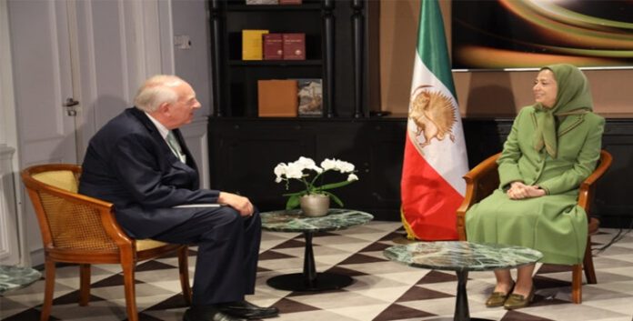 خلال لقاء مع السيدة مريم رجوي.. تأکید علی محاكمة قادة إيران دولياً من جانب المدعي العام السابق للمحاكم الدولية