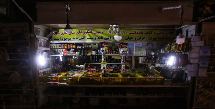 انذار ببطالة واسعة وإفلاس المصانع مع استمرار أزمة الطاقة في إيران