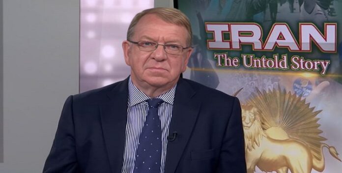 تاون هال: الملالي يعيدون ترتيب كراسي الاستلقاء على متن سفينة تيتانيك الغارقة