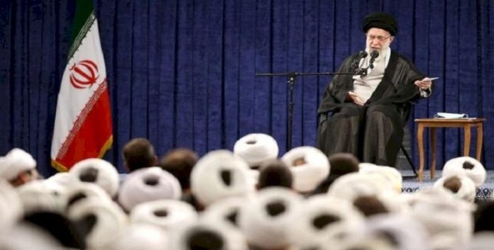 الاتجاه السائد: الجذر الذي أنجب كل كوارث إيران