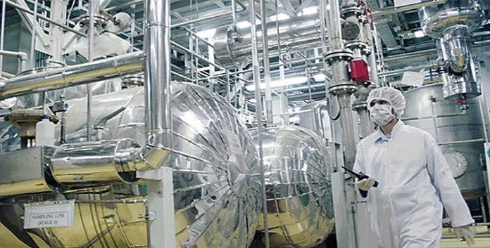 الغرب بين المطرقة والسندان بعد افتضاح أسرار برنامج الملالي النووي