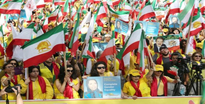 تندیداً بحضور رئيس النظام الإيراني، مظاهرات حاشدة للإيرانيين في نيويورك