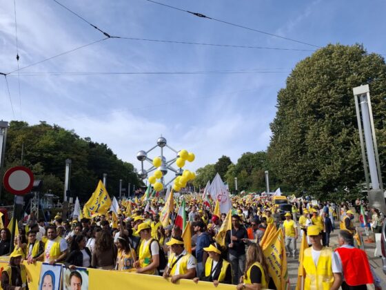 بروكسل.. تظاهرات عشرات الآلاف من الإيرانيين احتفاء بالذكرى الستين لتأسيس منظمة مجاهدي خلق