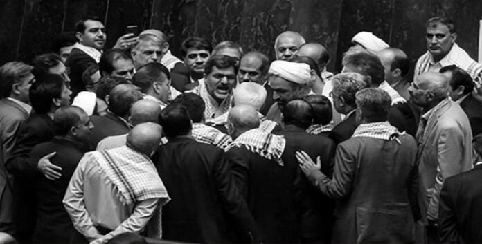 صراع الأجنحة يتفجر في صحف النظام الإيراني: بين دبلوماسية تجنّب الحرب وهوس الصواريخ