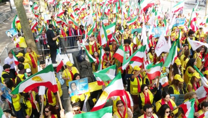 ستروان ستيفنسون لواشنطن تايمز: نظام إيران يواجه شفا الانهيار والغرب مدعو لترك سياسة الإرضاء