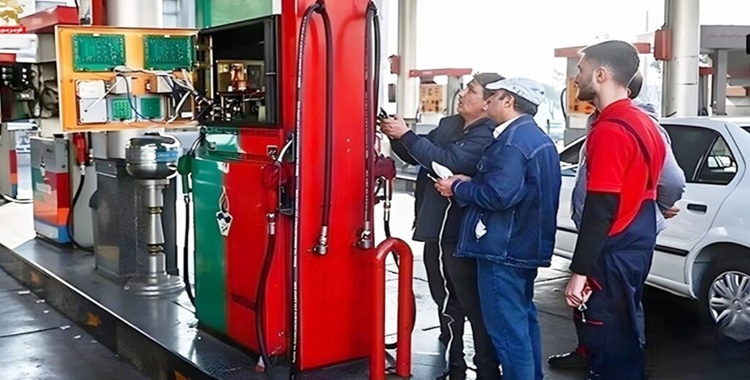 النظام الإيراني يُمهّد لرفع أسعار البنزين وسط مخاوف من تكرار احتجاجات 2019