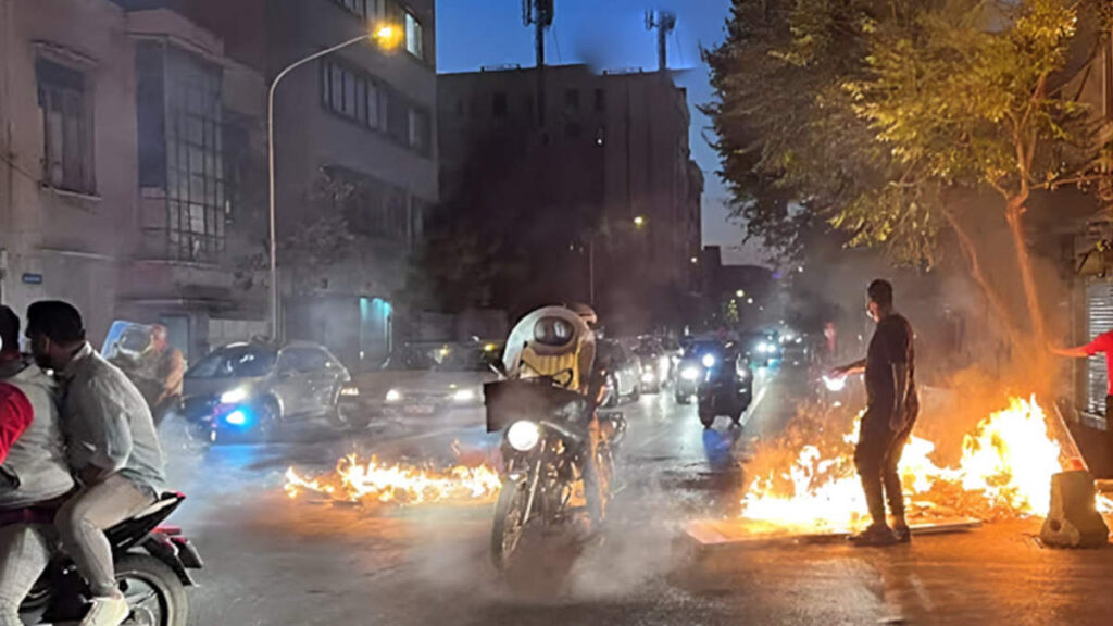 صحافة النظام تكشف: فساد مالي، انهيار بيئي، وصراع داخلي ينذر بالانفجار