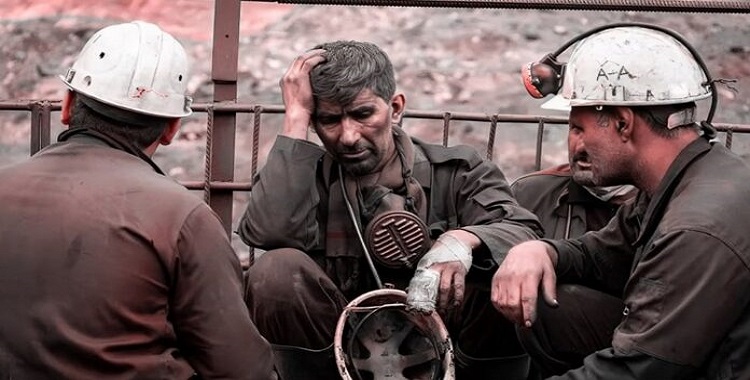 هبوط أجور العمال في إيران إلى 83 دولاراً شهرياً… التضخم والفقر يعمّقان التفكك الاجتماعي