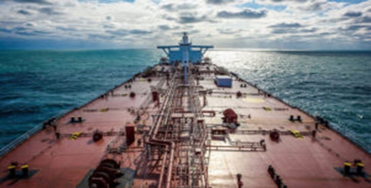 الخزانة الأمريكية: 20 ناقلة مسجلة في “جزر كوك” متورطة في تهريب الوقود الإيراني