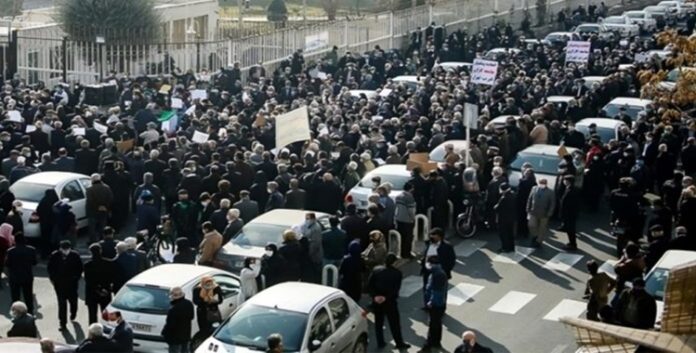 إيران التي لا تهدأ إلا بالتغيير