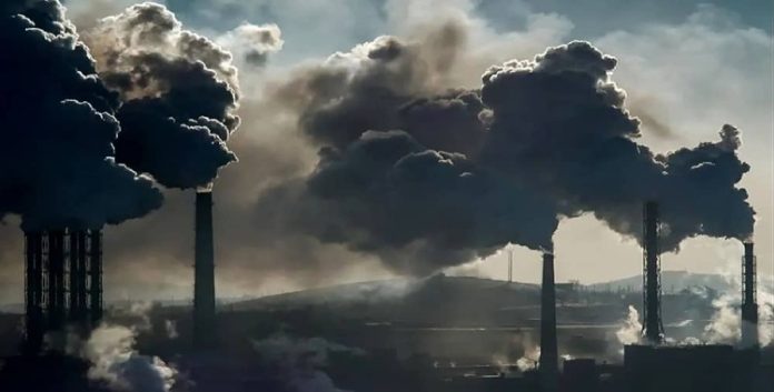 أزمة تلوّث خانقة في إيران: صحة المواطنين تُركت فريسة لفساد المنظومة الحاكمة