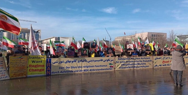 دعماً لانتفاضة إيران؛ حراك دولي واسع لأنصار “مجاهدي خلق” بشعار “لا لنظام الشاه ولا للملالي” يدوّي في عواصم الغرب