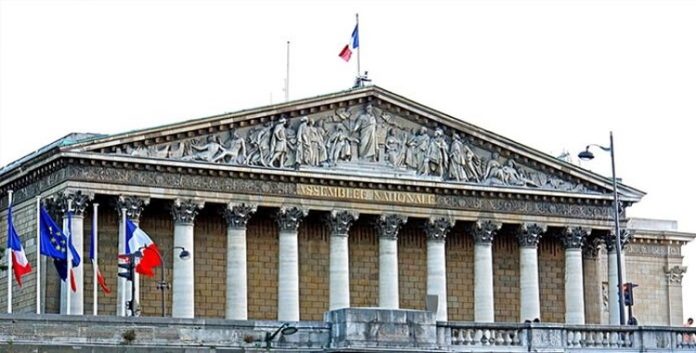 حين تسقط الشرعية: مجلس الشيوخ الفرنسي يعلن وفاة النظام الإيراني سياسياً