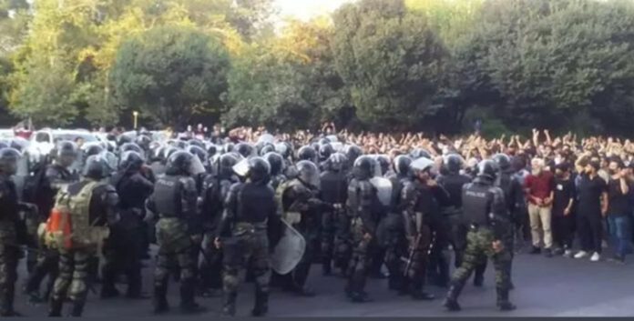 “نيويورك تايمز” تميط اللثام: خامنئي أصدر أمر “الإبادة”.. تفاصيل “مذبحة رسمية” وتحويل المستشفيات إلى ساحات قتال