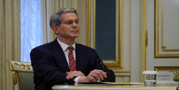 وزير الخزانة الأمريكي: مسؤولون في إيران يهرّبون الأموال إلى خارج البلاد