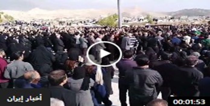 وسط هتافات معادية لخامنئي تشييع شهيد الانتفاضة عليرضا صيدي في آبدانان