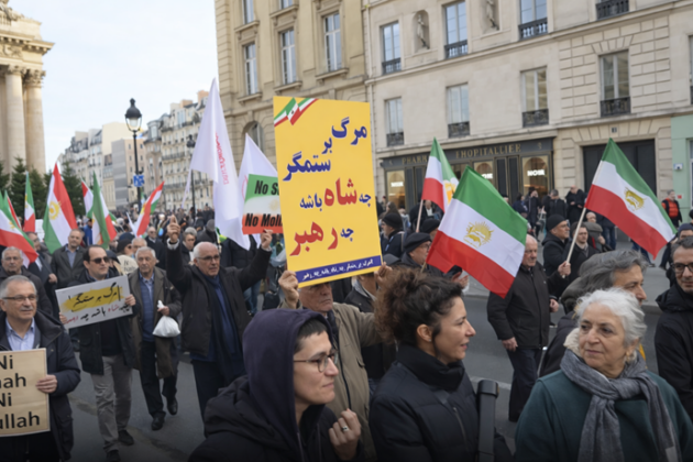 باریس..مظاهرة حاشدة تضامناً مع الانتفاضة الإيرانية ورفضاً لنظامي “الشاه والملالي”