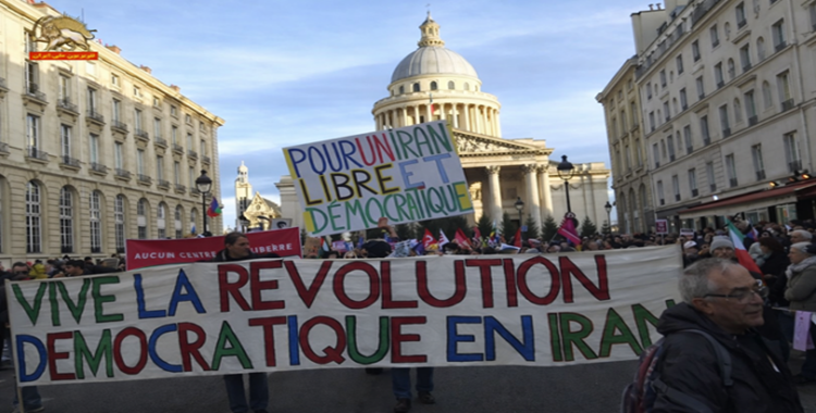 باریس..مظاهرة حاشدة تضامناً مع الانتفاضة الإيرانية ورفضاً لنظامي “الشاه والملالي”