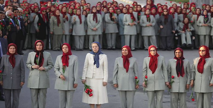 إيران عند مفترق التحول: هل تقود النساء معادلة الانتقال الديمقراطي؟