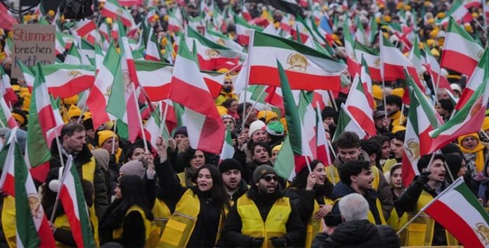 مریم رجوی في التجمع الكبير للإيرانيين في برلين: العد التنازلي لإسقاط نظام الملالي 69