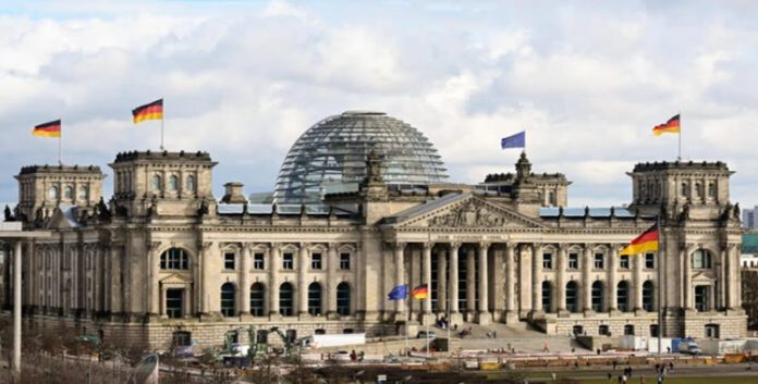 برلين تجدد دعوة رعاياها لمغادرة إيران فوراً و البرلمان الألماني يناقش خطة لحظر حرس النظام الإيراني..