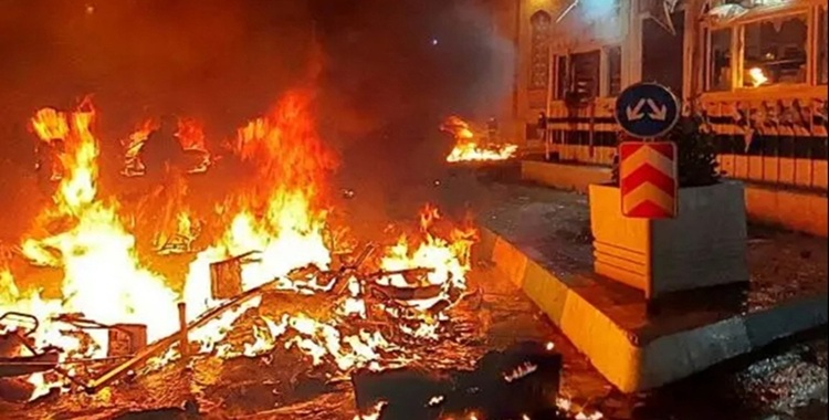 ایران...أردبيل: في جريمة مروعة القوات الخاصة لنظام الملالي تدهس المحتجين عمداً بالمدرعات