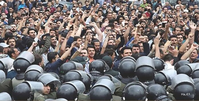 في ذکرى الثورة التي حطمها کهنة إيران