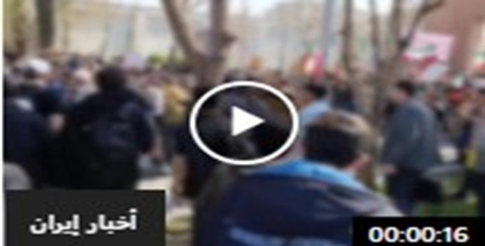 احتجاجات طلاب جامعات طهران… هتافات معادية لخامنئي واشتباكات مع الباسيج