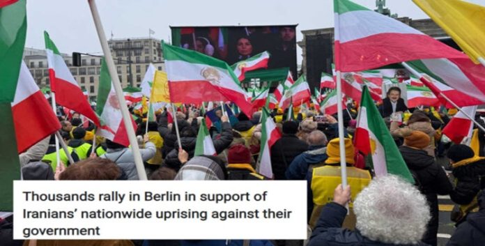 “جاست ذا نيوز”:الآلاف يتظاهرون في برلين دعماً للانتفاضة الإيرانية ومريم رجوي تؤكد: زمن مهادنة الحرس انتهى