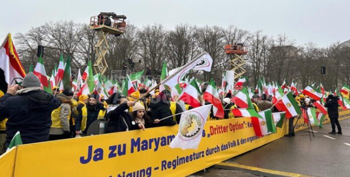 واشنطن إكزامينر: الفصل المقبل لإيران سيُسطَّر بالحرية.. وانهيار نظام الملالي مسألة وقت