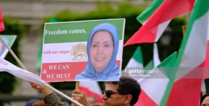 سي بي إس تكساس: تجمع واسع للجالية الإيرانية عقب أنباء عن مقتل خامنئي… والتأكيد على أن وحدات المقاومة تقود مسار التغيير