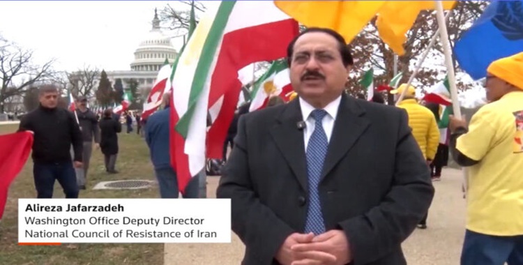 رويترز: تظاهرة أمام البيت الأبيض دعماً للحكومة المؤقتة ورفضاً لنظامي الشاه والولي الفقيه