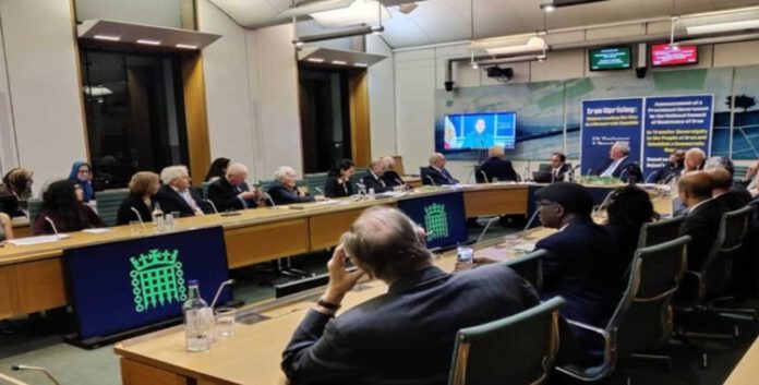 بحث مستقبل إيران الديمقراطي والتأکید علی دعم الحكومة المؤقتة في مؤتمر في البرلمان البريطاني