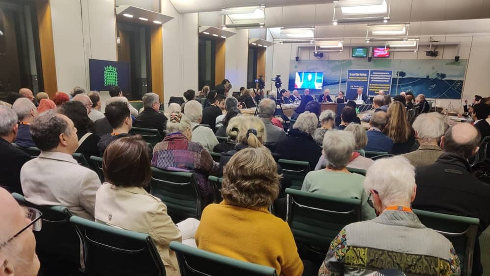 بحث مستقبل إيران الديمقراطي والتأکید علی دعم الحكومة المؤقتة في مؤتمر في البرلمان البريطاني