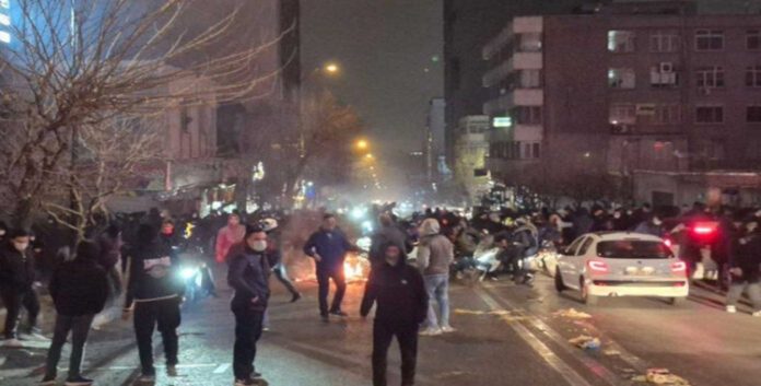 حق مقاومة الشعب الإيراني ضد الديكتاتورية