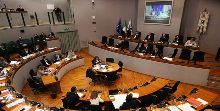 صراع الأجنحة يعصف بـ النظام الإيراني: منابر صلاة الجمعة تتحول إلى ساحة لتخوين المفاوضين