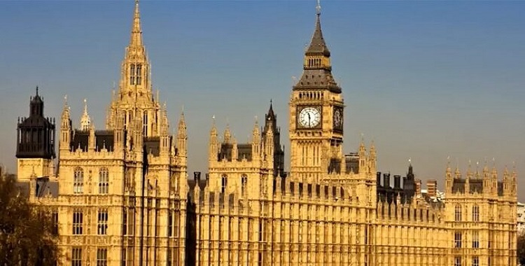 تحذيرات برلمانية بريطانية تدعو لإجراءات صارمة ضد وسائل إعلام مرتبطة بطهران