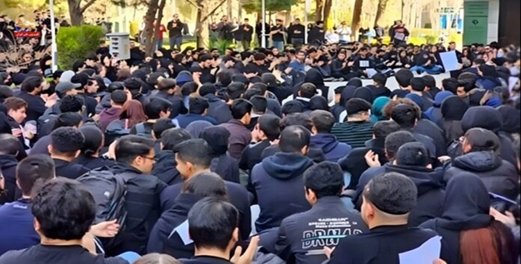 خسائر حرب بـ 270 مليار دولار ونزيف يومي بـ 80 مليون دولار بسبب قطع الإنترنت تفاقم الأزمة الاقتصادية في إيران