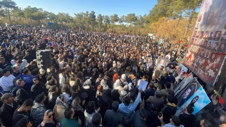 إيران : القمع يخفي أزمة شاملة تهدد بانفجار قريب