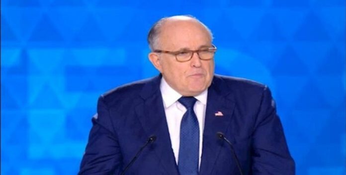 جولياني: ابن الشاه مجرد ملياردير طائر يطيل أمد النظام الإيراني