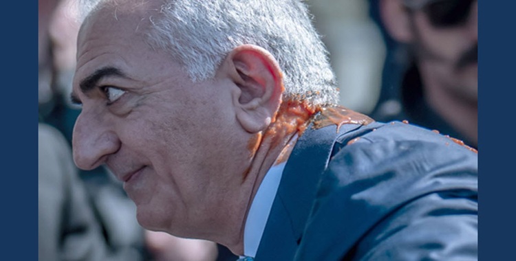 مهرج بلاط بلا بلاط!