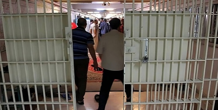 صحيفة إسبانية: النظام الإيراني يضاعف المشانق.. و366 سجيناً يواجهون الموت لمنع انتفاضة جديدة