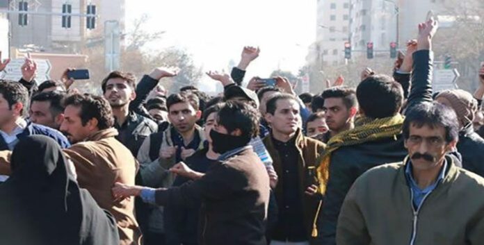 النظام الإيراني يواجه إحدى أكثر مراحله هشاشة منذ تأسيسه