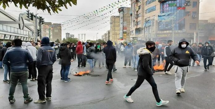 الانتفاضة الشعبية ترعب النظام الإيراني أكثر من الحرب