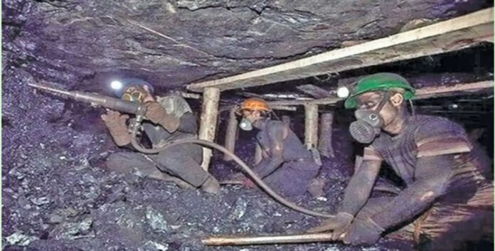 مناجم إيران.. ثروات مهدورة وعمّال يدفعون الثمن