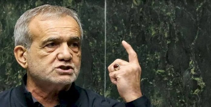 التناقض الصارخ بین دعوةُ مجتبى خامنئي للتعتيم وبتحذير بزشكيان من سقوط المجتمع عن «حافة الهاوية»