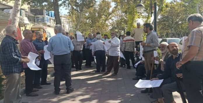 تجمع شبان يطالبون بفرص عمل في الأهواز واحتجاجات للمتقاعدين والعمال في عدة مدن و هجوم قوات الامن علیهم