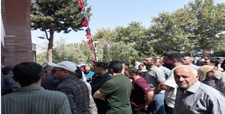 إيران.. وسط تضخم للسلع يتجاوز 120%، عائلاتٌ تشتري غذاءها بالديْن
