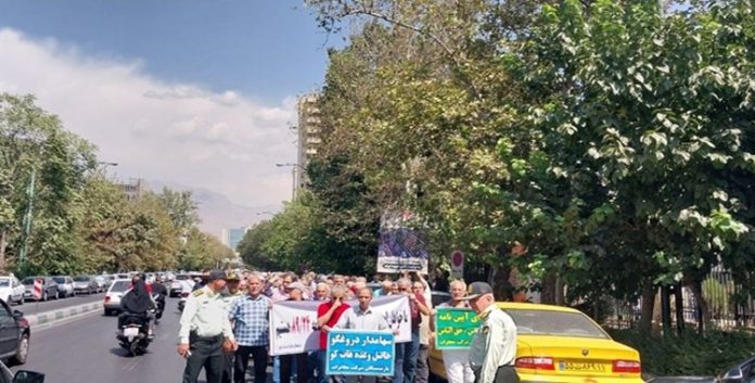 إيران: بشعار«كفى ظلما.. أعيدوا إلينا حقوقنا»: احتجاجات لمتقاعدي الاتصالات تعم المدن
