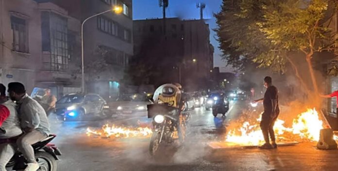 إيران أمام أزمات متزامنة